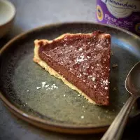 Tarte au chocolat caramel et Fleur de sel Le Guérandais